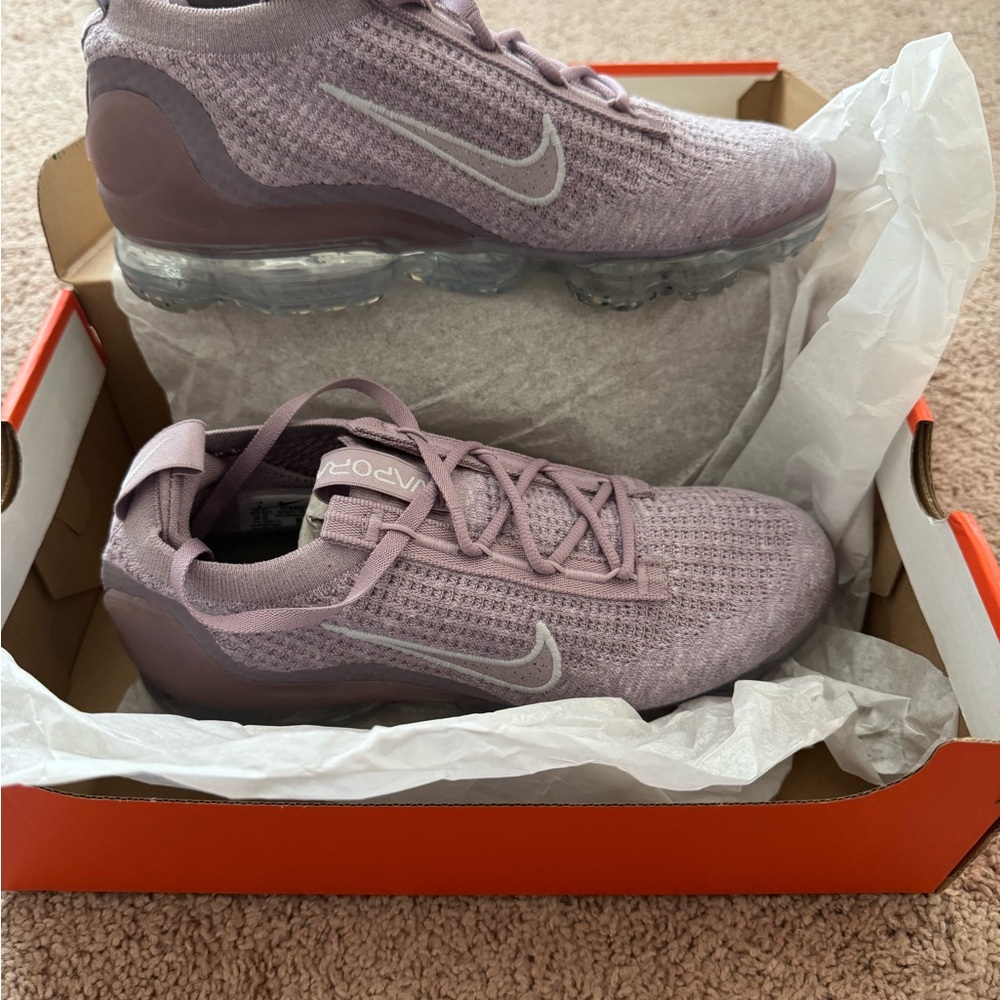Women's Air Vapormax 
Size 9